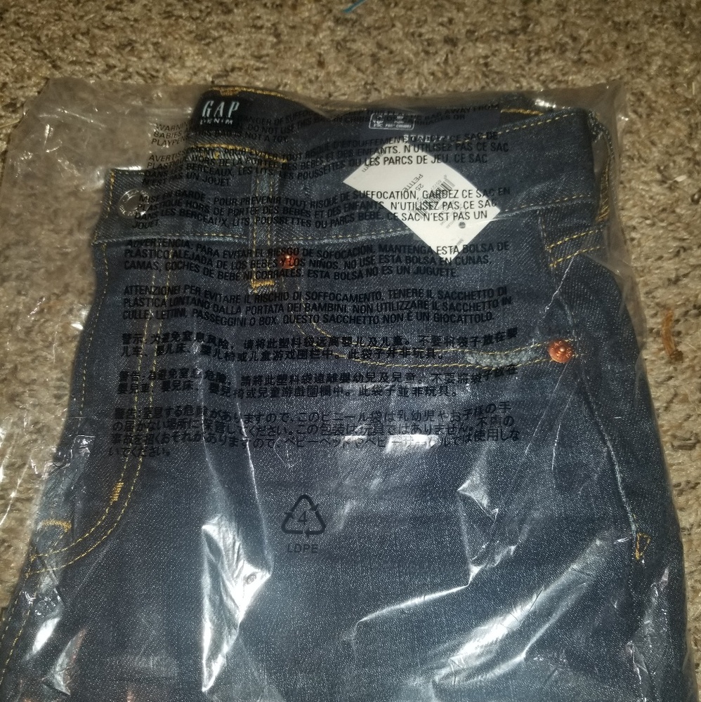 Best girlfriend Distressed jeans